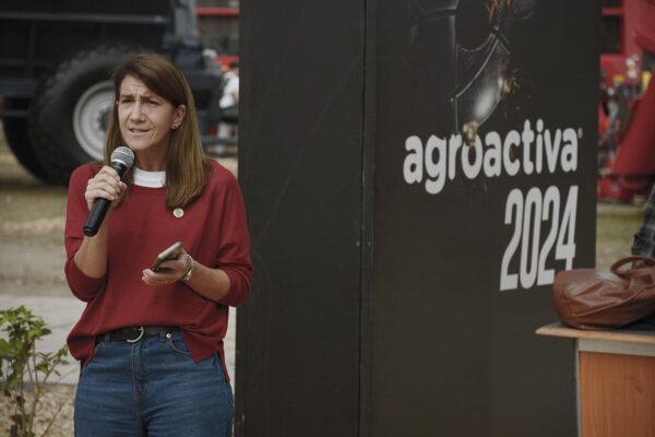 Junto a la Fundación Barbechando diputados de diferentes partidos