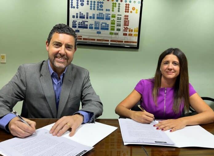 Firma acuerdo Gabriel Rodriguez Garrido IPA-María Pisanu CampoLimpio