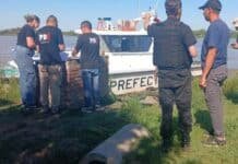 Hallan dos hombres asesinados a tiros en una canoa, suponen que serían cuatreros