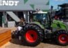 Fendt irrumpe en Expoagro y dispara consultas: crece el interés por maquinaria premium en el campo argentino Tractor Fendt exhibido en Expoagro 2026 con productores recorriendo el stand, maquinaria agrícola de alta tecnología en una de las principales ferias del agro argentino.