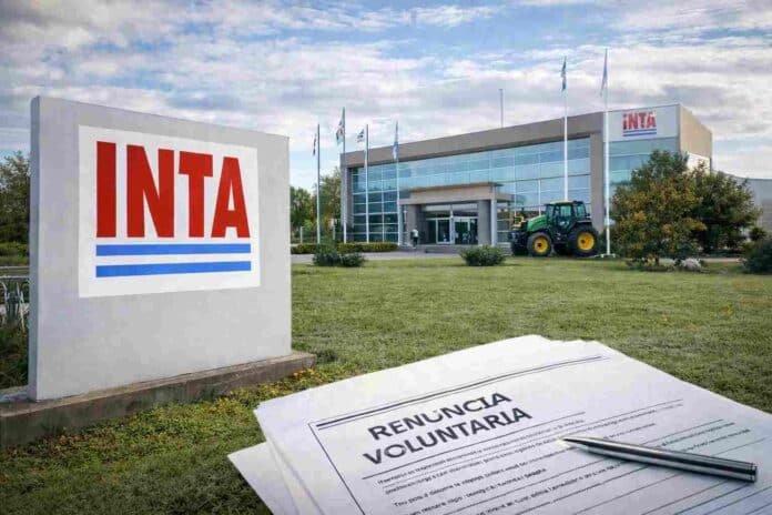 inta-retiros-voluntarios-reestructuracion-agro-ruralnet Sede del INTA con maquinaria agrícola y documento de retiro voluntario en primer plano, en el marco del plan para reducir personal en el organismo