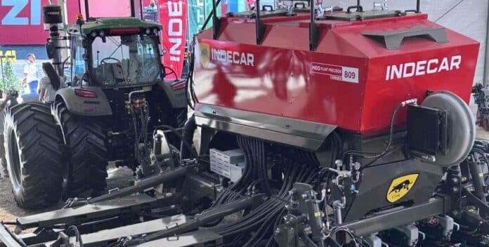 maquinaria-agricola-indecar-expoagro-2026-ventas-tecnologia Maquinaria agrícola de Indecar exhibida en Expoagro, con equipos de siembra y tecnología orientada a mejorar la eficiencia productiva en el campo argentino