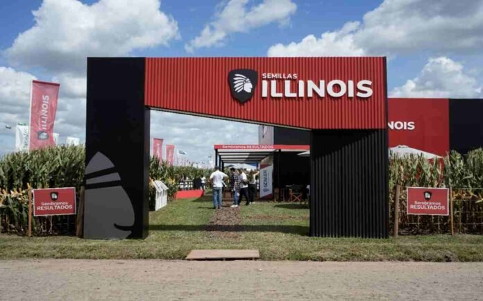 Stand de Semillas Illinois en Expoagro 2026 con cultivo de maíz y presentación de su nueva estrategia comercial enfocada en genética y crecimiento del cultivo en Argentina