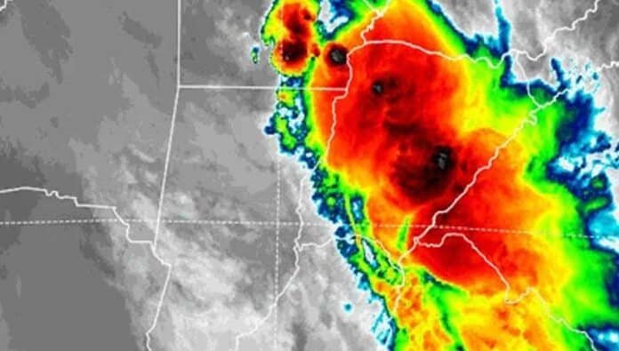 Radar meteorológico con tormentas severas sobre el Litoral argentino, con núcleos intensos en Corrientes, Chaco y Entre Ríos, asociados a lluvias de hasta 100 mm, actividad eléctrica y posible granizo