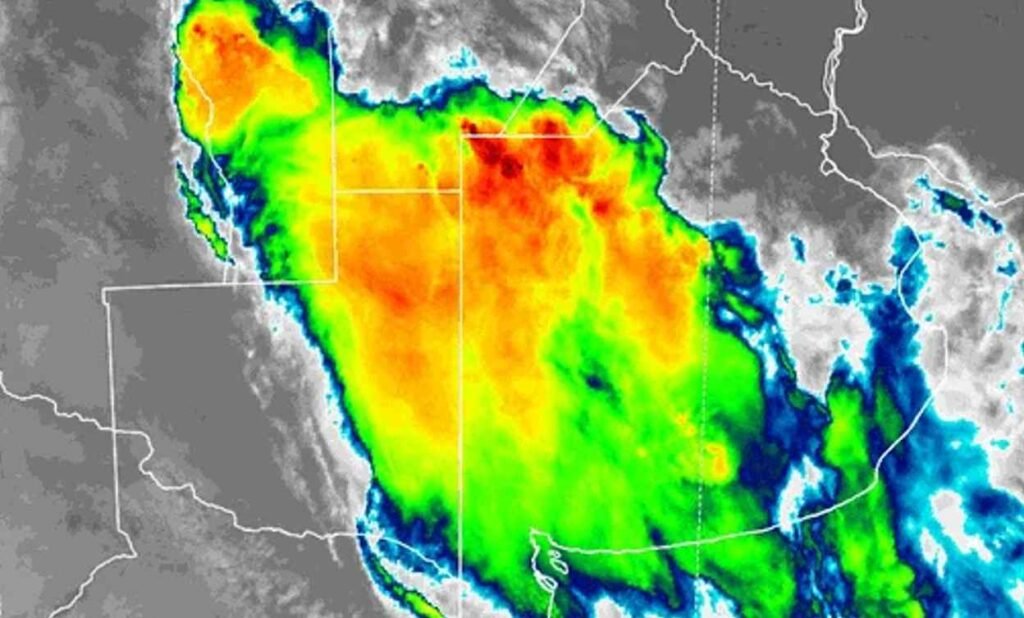 Mapa satelital que muestra tormentas fuertes a severas sobre Argentina con núcleos de alta intensidad, lluvias intensas y riesgo de granizo en zonas productivas