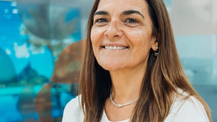 Fernanda Muñoz, Portfolio Manager Agro de Galicia Seguros, en oficina corporativa, vinculada a estrategias de seguros y sostenibilidad en el agro argentino.