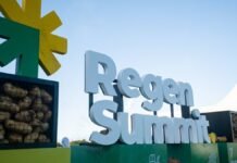 Más de 300 actores del agro se alinean: lanzan el primer Regen Summit para acelerar la agricultura regenerativa en Argentina Cartel del Regen Summit en evento de agricultura regenerativa en Argentina con cielo despejado