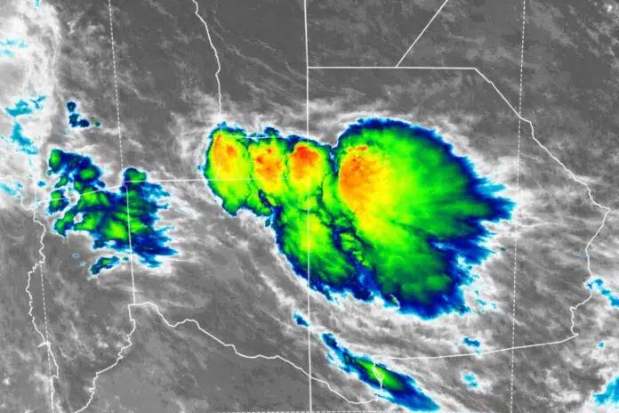 Imagen satelital de tormenta intensa sobre el centro de Argentina con núcleos activos de alta intensidad y desarrollo convectivo visible