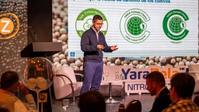 Presentación de fertilizantes Yara en evento agroindustrial con enfoque en nutrición eficiente y sustentabilidad