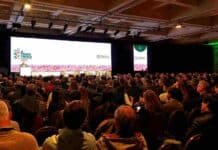 Bunge en A Todo Trigo 2026: fertilización, logística y oleaginosas de invierno como pilares de su propuesta integral para trigo y cebada Auditorio colmado durante una conferencia agroindustrial en el congreso A Todo Trigo 2026 con productores y técnicos siguiendo las exposiciones.