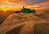 Un millón de hectáreas cosechadas de soja en 7 días y sube la producción en 800.000 toneladas Cosecha de soja con cosechadora en el campo argentino al atardecer, con granos acumulados en primer plano y el sol ocultándose en el horizonte.