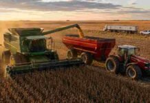 La cadena granaria consumiría 2.533 millones de litros de gasoil en la campaña 2025/26 Cosechadora John Deere descargando soja sobre una tolva Akron tirada por un tractor Massey Ferguson durante la cosecha de soja en la región pampeana argentina al atardecer
