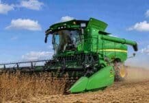 Maquinaria agrícola: abril pegó un salto del 88% respecto a marzo y superó por primera vez las ventas de 2025 Cosechadora nueva trabajando en un lote agrícola argentino durante la cosecha bajo cielo despejado.