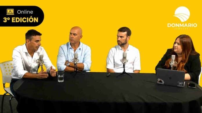 Panel de especialistas participando en una transmisión online de DonMario Semillas durante una jornada de debate sobre agricultura y genética vegetal.