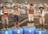 Argentina brilló en la Expo FICCC 2026 en Montevideo: Gran Campeona Hembra y campeones en Paleteada Argentina con 66 ejemplares de todo el país Ganadores de la Marcha FICCC 2026 en el podio de premiación, vestidos con indumentaria tradicional y sosteniendo trofeos y placas del certamen de caballos criollos.