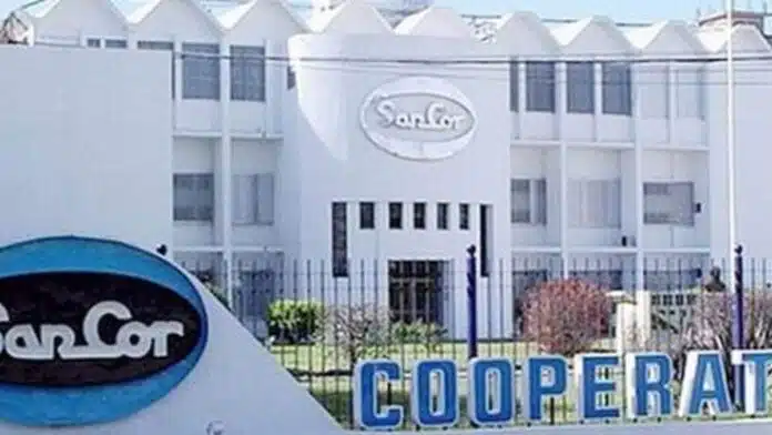 Frente de la planta de SanCor, empresa láctea argentina vinculada a la producción lechera y cooperativa.