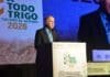 “Siembren, el trigo va a ser competitivo en la cosecha”, y el sector leyó entre líneas una baja de retenciones Sergio Iraeta durante la apertura del congreso A Todo Trigo y Cultivos de Invierno 2026 frente a productores y referentes de la cadena triguera argentina.