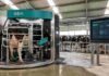Dos tambos de Córdoba se reconvirtieron con tecnología robótica y rotatoria con créditos del BICE por 465 millones de pesos Sistema de ordeñe automatizado en un tambo robotizado con vacas lecheras y monitoreo digital de producción en Argentina.