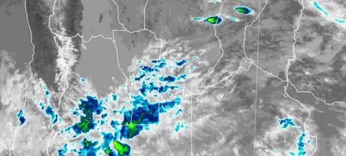 aviso-meteorologico-tormentas-imagen-satelital Imagen satelital meteorológica que muestra áreas de tormentas y nubosidad intensa sobre el centro y norte de Argentina, asociadas a un aviso meteorológico por lluvias y tormentas de variada intensidad