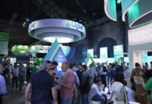 Congreso Aapresid 2026: más auditorios, más tecnología y nuevas oportunidades de negocios para el agro Visitantes recorren el área comercial y tecnológica del Congreso Aapresid, con stands de empresas agroindustriales, innovación y sustentabilidad.