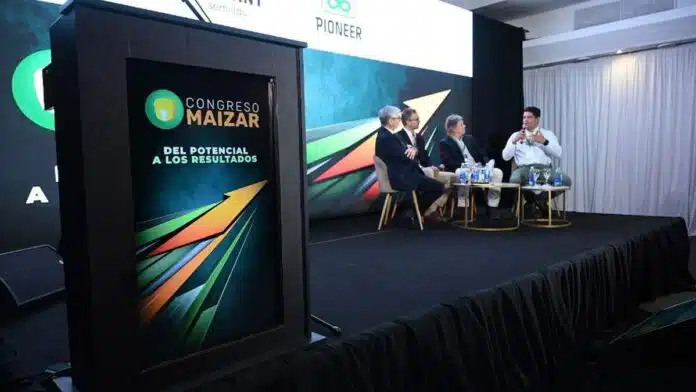 Panel de especialistas durante el Congreso Maizar 2026 analizando las oportunidades del sorgo argentino vinculadas a la demanda china, los híbridos y el bioetanol