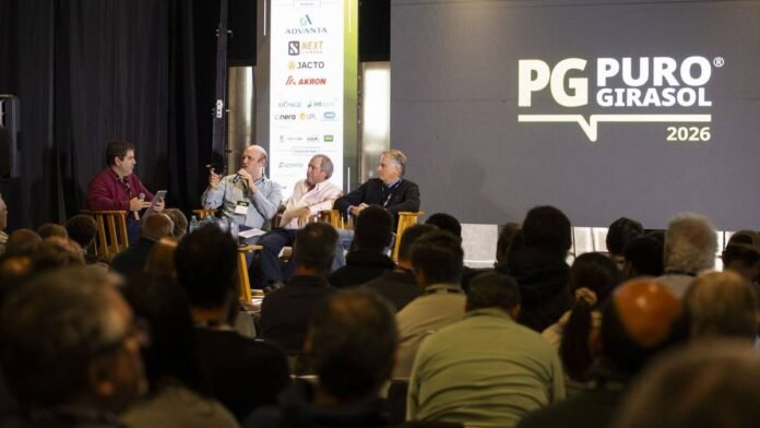 congreso-pg-puro-girasol-2026-ruralnet Panel de especialistas durante una jornada técnica agropecuaria ante un auditorio colmado de productores y profesionales del sector