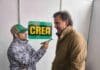 Benegas Lynch en Agroactiva: “La producción y la agroindustria son las que generan riqueza genuina” Periodista agropecuario realizando una entrevista a un referente del sector durante una jornada técnica de CREA, en un espacio institucional vinculado a la producción agropecuaria argentina
