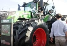 FENDT mostró en Agroactiva su visión de la agricultura inteligente con maquinaria conectada y gestión integrada Visitantes observan un tractor Fendt 900 Vario exhibido en el stand de la marca durante Agroactiva 2026, donde la compañía presentó soluciones de agricultura inteligente, conectividad y maquinaria de alta potencia