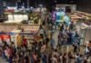 La feria del mate vuelve a Buenos Aires en octubre: dos días para celebrar la infusión más tomada de la Argentina Vista panorámica de la feria Matear con gran cantidad de visitantes recorriendo stands y espacios de exposición en un predio cubierto durante un evento dedicado a la cultura del mate en Argentina.
