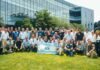 NK llevó 40 productores argentinos a ver cómo se hace un híbrido de maíz en los laboratorios de Syngenta en Estados Unidos Grupo de productores agropecuarios argentinos durante una visita técnica e institucional en instalaciones vinculadas a la investigación y el desarrollo agrícola