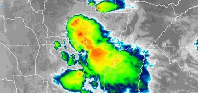 imagen-satelital-tormentas-intensas-centro-norte-argentina Imagen satelital meteorológica con núcleos de tormentas intensas sobre el centro y norte de Argentina, representados con colores verdes, amarillos y rojos sobre una base infrarroja en escala de grises.