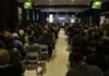 El girasol argentino tiene un 35% más de rendimiento para capturar: la ciencia ya sabe cómo lograrlo Productores y técnicos agropecuarios participando de una jornada de capacitación y actualización tecnológica en un auditorio.