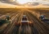 La siembra de trigo 2026/27 avanza a ritmo récord y supera ampliamente los promedios históricos Tractor con sembradora implantando trigo sobre un lote con óptima humedad en la región agrícola argentina durante la campaña 2026/27.