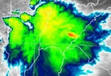 El SMN activa tres avisos meteorológicos por tormentas fuertes en el NEA Imagen satelital de una tormenta severa de gran desarrollo sobre el noreste argentino, con núcleos convectivos intensos y alta actividad atmosférica asociados a lluvias fuertes, ráfagas y posible granizo