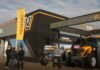 Valtra lanzó sus nuevos tractores A5 e integró inteligencia artificial en Agroactiva 2026 Stand de Valtra en Agroactiva 2026 con exhibición de tractores de las nuevas líneas A5 y A5 HiTech, junto a visitantes recorriendo el espacio de la marca durante la muestra agroindustrial