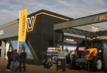 Valtra lanzó sus nuevos tractores A5 e integró inteligencia artificial en Agroactiva 2026 Stand de Valtra en Agroactiva 2026 con exhibición de tractores de las nuevas líneas A5 y A5 HiTech, junto a visitantes recorriendo el espacio de la marca durante la muestra agroindustrial