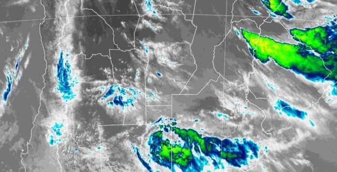 Imagen satelital de tormentas fuertes sobre el Litoral argentino, con avisos para Corrientes, Misiones y Entre Ríos.