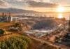 Las exportaciones de agro, minería y energía marcarían un récord histórico de divisas Complejo agroindustrial, minero y energético de Argentina con cultivos, silos, mina, instalaciones petroleras y buques de exportación.