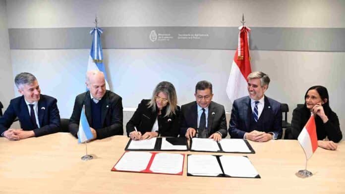 Autoridades de Argentina e Indonesia firman un acuerdo de cooperación agropecuaria en la Secretaría de Agricultura, Ganadería y Pesca.