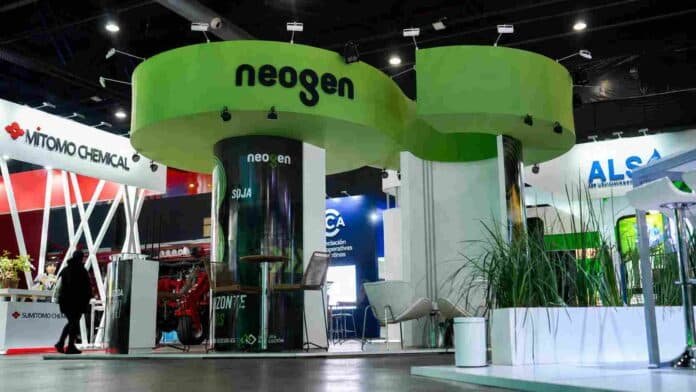 Stand de Neogen Semillas preparado para presentar su portfolio de soja durante el Congreso Aapresid 2026.