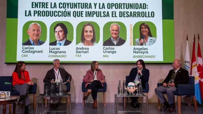Panel de producción del Seminario ACSOJA con referentes de entidades agropecuarias debatiendo sobre el desarrollo de la producción argentina.