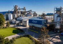 Bunge lideró el ranking de agroexportadoras en el primer semestre de 2026 Vista aérea de una planta industrial de procesamiento y almacenamiento de granos con silos, cintas transportadoras e infraestructura agroindustrial.
