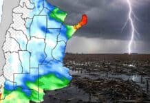 Pronóstico de lluvias hasta el 3 de agosto: dónde se esperan los mayores acumulados Mapa del pronóstico de lluvias en Argentina hasta el 3 de agosto junto a un campo anegado bajo una tormenta eléctrica.