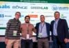Solo el 48% de la soja se fertiliza en Argentina y el picudo negro ya salió del norte: las alarmas del Seminario ACSOJA Cuatro participantes del Seminario ACSOJA posan frente al panel de sponsors durante el encuentro agroindustrial.