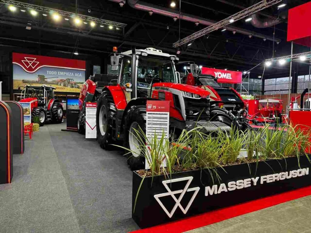 Stand de Massey Ferguson con tractores y maquinaria agrícola en la Expo Rural de Palermo 2026