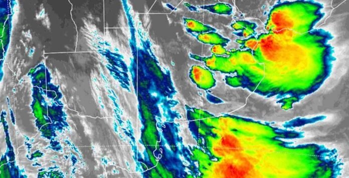 Imagen satelital de tormentas fuertes sobre la provincia de Buenos Aires, con lluvias intensas, ráfagas y posible caída de granizo.