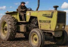 UATRE rechaza la oferta salarial y endurece la paritaria rural Productor agropecuario con boina conduce un tractor Zanello antiguo y cubierto de polvo en un campo en barbecho.