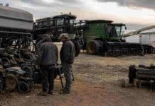 Contratistas rurales cierran la campaña con números ajustados y deudas en dólares Contratistas rurales revisan maquinaria agrícola al finalizar la campaña 2025/26, en un contexto de costos crecientes y menor rentabilidad en Argentina.