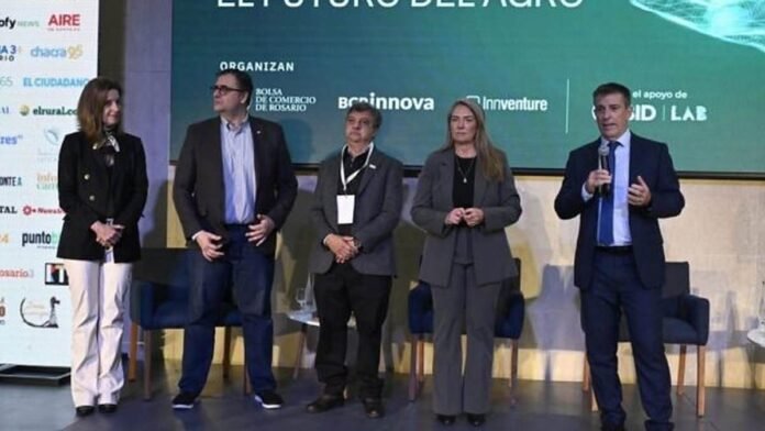 futuro-agro-panel-1200x675 Panel de especialistas durante una jornada sobre innovación y futuro del agro.