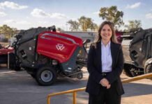 Eficiencia energética: la tecnología que busca bajar costos en el campo Ejecutiva de Massey Ferguson junto a maquinaria agrícola, en una imagen vinculada a eficiencia energética y ahorro de combustible.